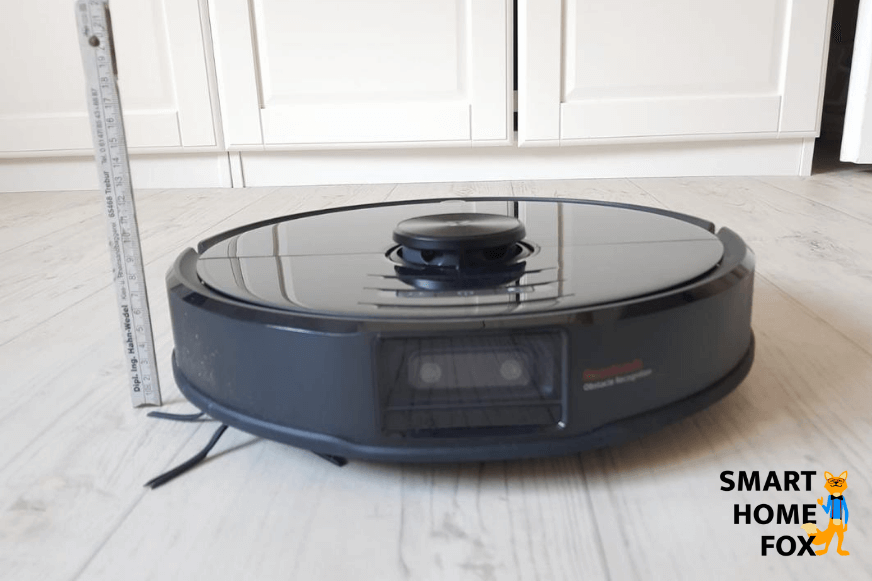 Measuring the dimensions of Roborock S6 MaxV with a ruler.